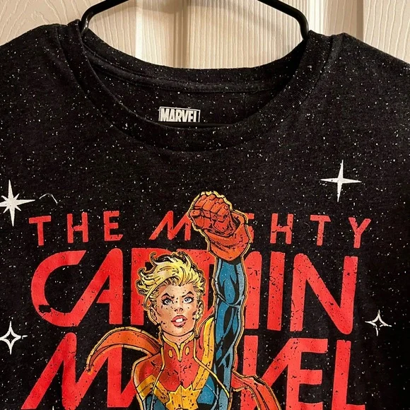 MARVEL~CAPTAIN MARVEL~Black T-Shirt with WHITE FLECKS~NWOT~LG - Picture 4 of 7